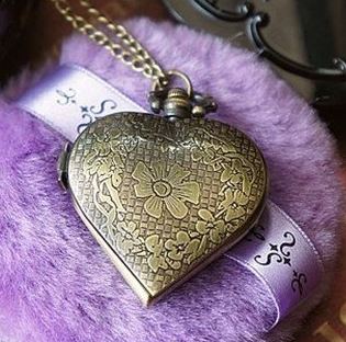 lhb_locket_heart_brass_back